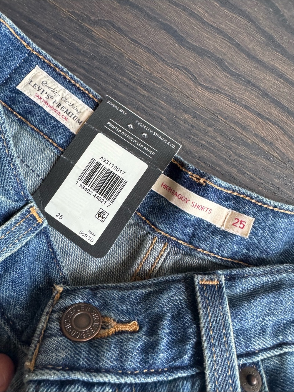 Levi's® Premium HIGH RISE BAGGY LINEN+ DENIM LIGHTWEIGHT WOMEN'S SHORTS Size 25 - Picture 6 of 8